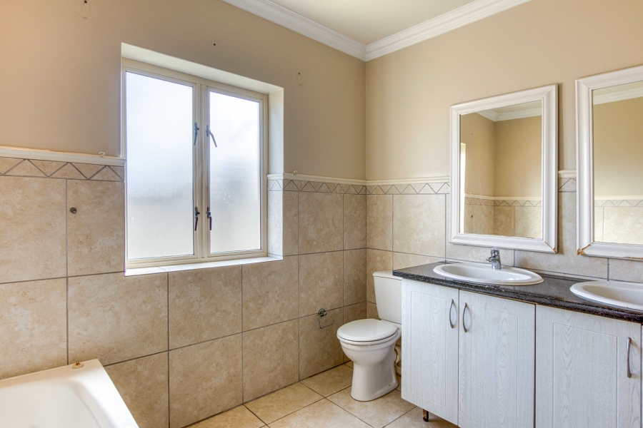 3 Bedroom Property for Sale in Bakkershoogte Western Cape